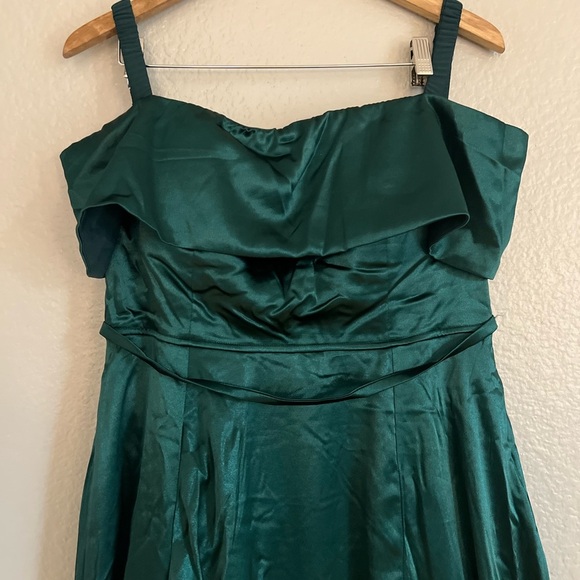 NWOT Lulus Greatest Hits Forest Green Satin Off-the-Shoulder Maxi Dress - Picture 4 of 7
